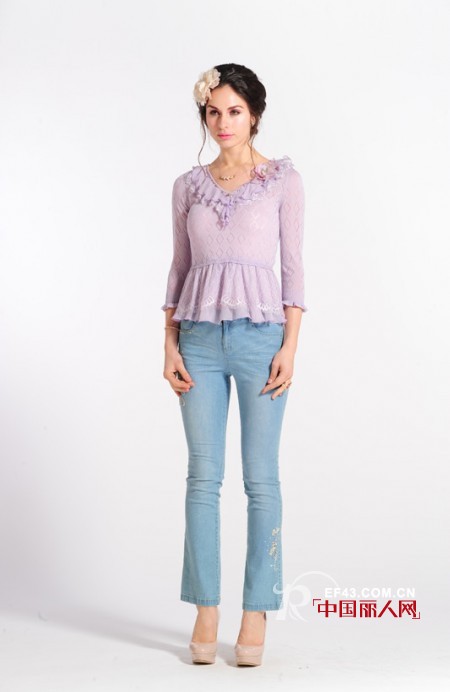 甜美的长袖防晒衫搭配 欧根纱花领衫搭配牛仔裤