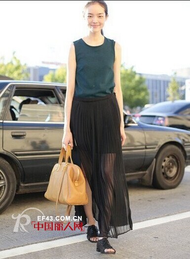 开衩裙怎么搭配 开衩裙微露小腿穿出女人的性感