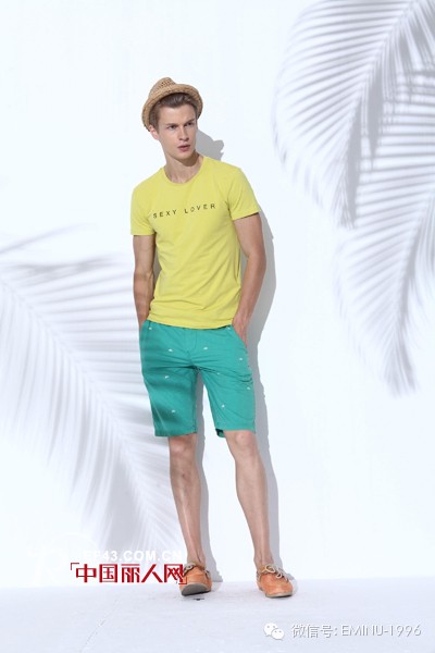 男人夏天穿什么款式T恤好看 男士夏季t恤搭配
