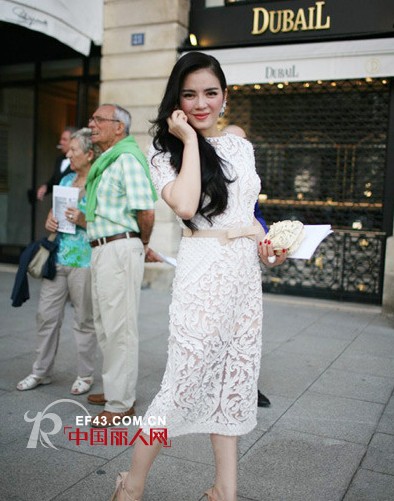 中西方蕾丝裙搭配的不同处 你更喜欢哪种