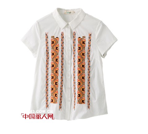 绣花衬衫+短裙 演绎夏日异域民族风