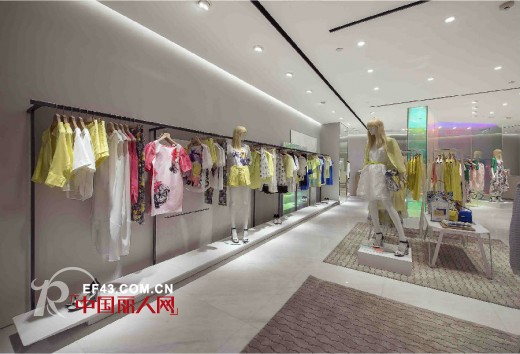 Lily商务时装第5代形象全新开启 定义商务时装零售空间新标准