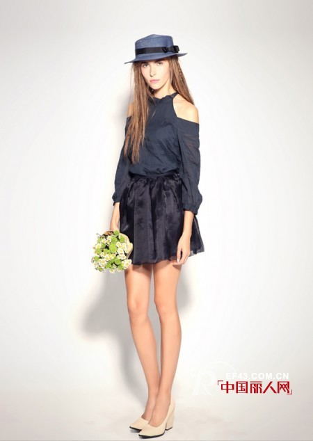 2014流行什么露肩装 露肩装如何搭配 夏季清凉露肩装