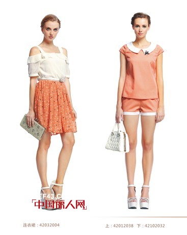 褶皱短裙搭配娃娃领雪纺衫 各款式连衣裙推荐