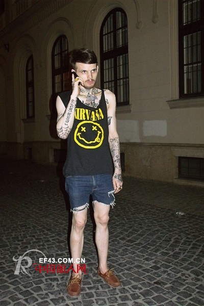 男生背心+短裤搭配 夏日出街清凉又有型