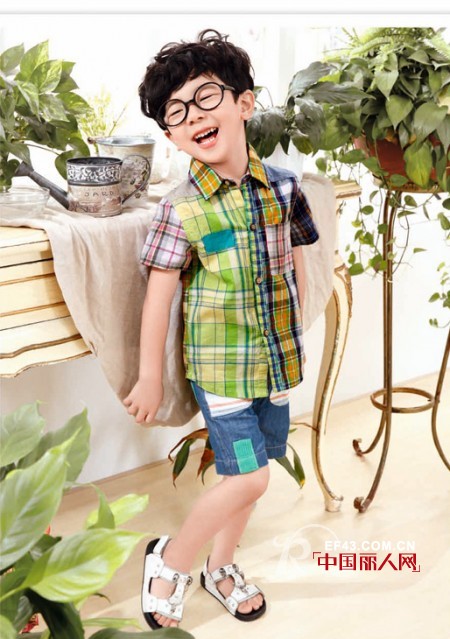 格子衬衫搭配 格子衬衫搭配什么裤子好看