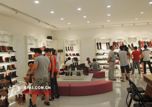 伊曼莎女鞋2014年冬季新品发布会“绽放·青春”