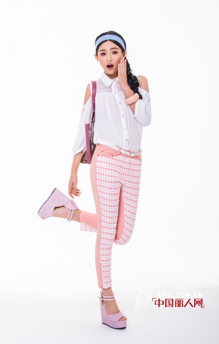 夏天穿衬衫什么颜色合适 女士白衬衫怎么搭配