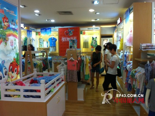 热烈祝贺虹猫蓝兔四川成都成华区双荆店隆重开业!