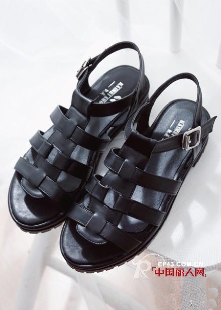 夏天流行什么凉鞋 编织款式搭配 百变编织凉鞋魅力夏日