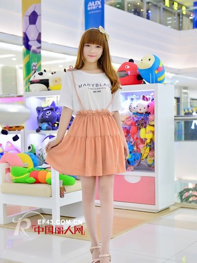 夏天T恤搭配 T恤搭配什么款式的短裙好看