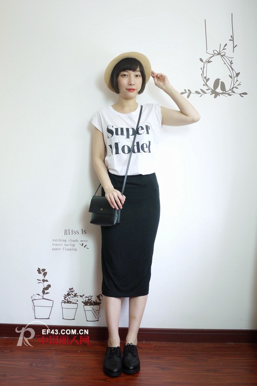 夏天T恤搭配 T恤搭配什么款式的短裙好看