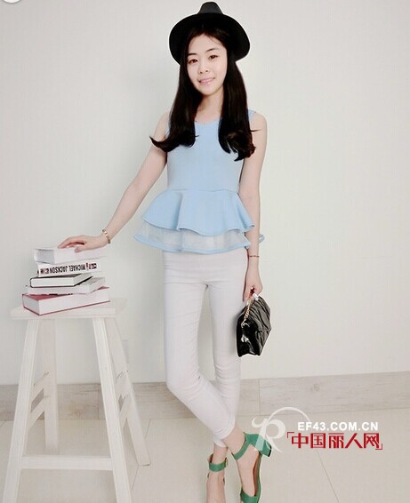 女士小脚裤搭配什么上衣   夏天小脚裤搭配什么鞋好看