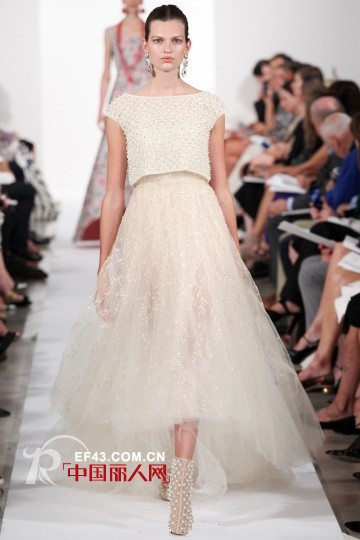 Oscar de La Renta2014春夏时装秀 糖果色晚礼服亮相