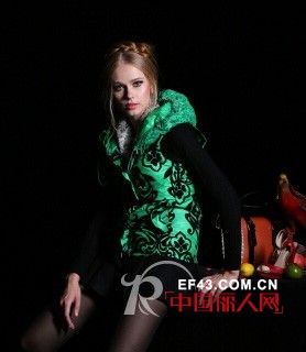 2014秋冬流行什么颜色 孔雀绿羽绒服款式搭配