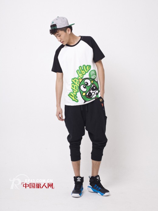 T恤搭配 卡通T恤男生穿合适吗 卡通T恤要怎么搭配