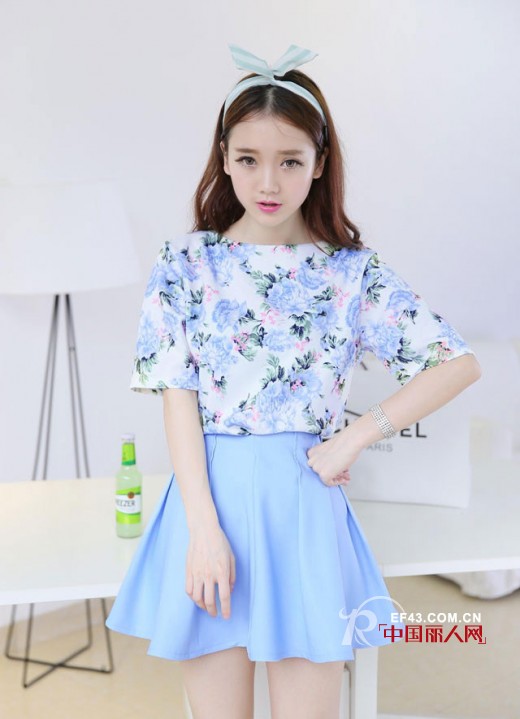 碎花短袖T恤搭配  夏日清新娇嫩搭配