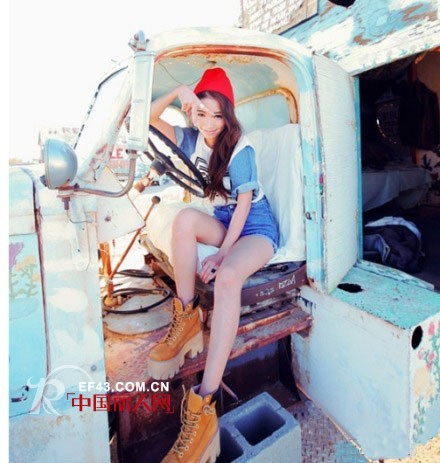 夏季T恤搭配 T恤搭配什么好看 百搭T恤衣橱基本款