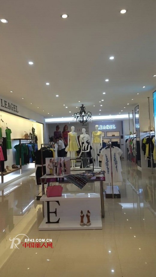 热烈祝贺例格女装东莞厚街店隆重开业