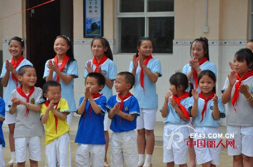 T100关爱留守儿童活动深入广西山区