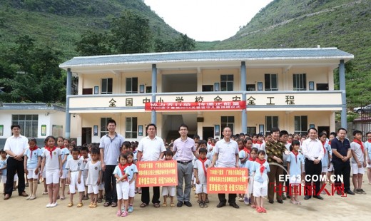 T100关爱留守儿童活动深入广西山区