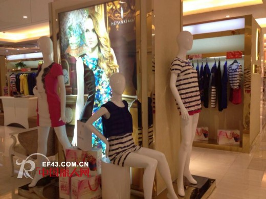 热烈祝贺赫梵茜服饰江西赣州国光店盛大开业