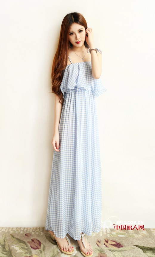 毕业季怎么穿衣搭配 时尚减龄搭配 时尚连衣裙穿出青春学园风