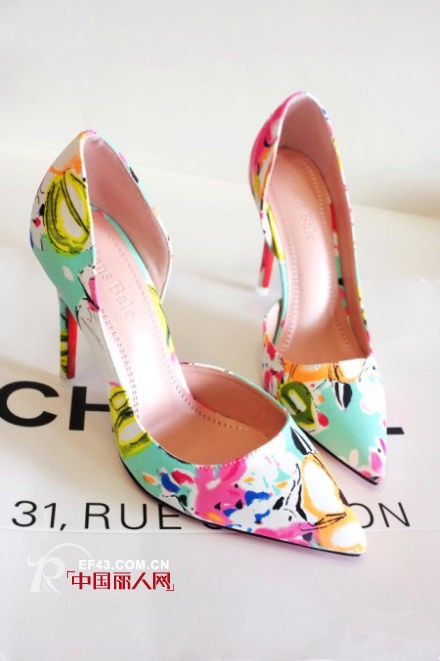 送女生什么礼物最好 高跟鞋细跟好还是粗跟好 最美高跟鞋