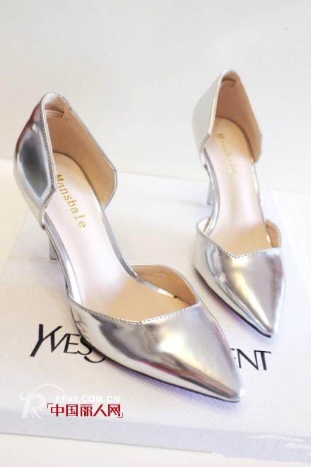 送女生什么礼物最好 高跟鞋细跟好还是粗跟好 最美高跟鞋