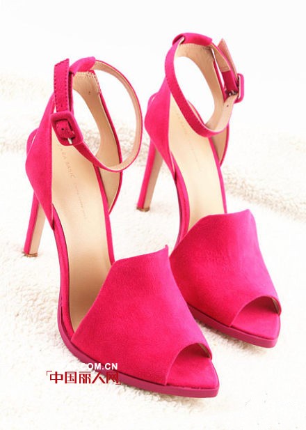 送女生什么礼物最好 高跟鞋细跟好还是粗跟好 最美高跟鞋