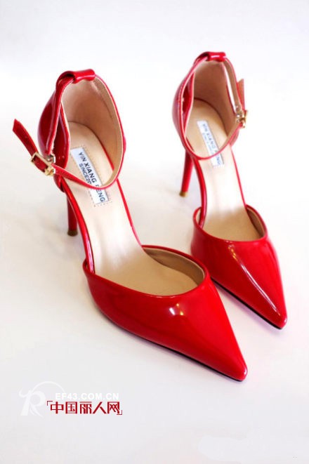 送女生什么礼物最好 高跟鞋细跟好还是粗跟好 最美高跟鞋