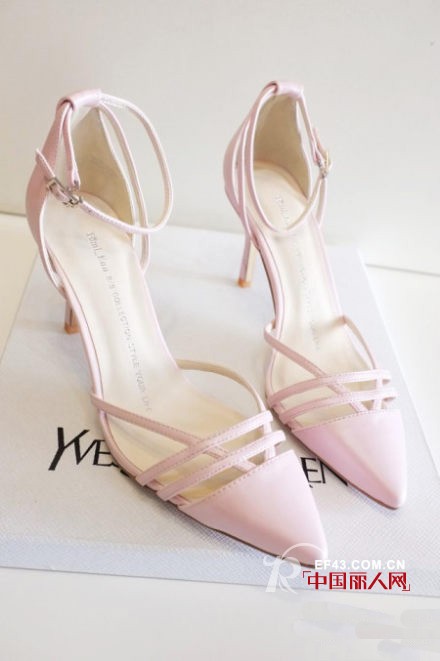 送女生什么礼物最好 高跟鞋细跟好还是粗跟好 最美高跟鞋