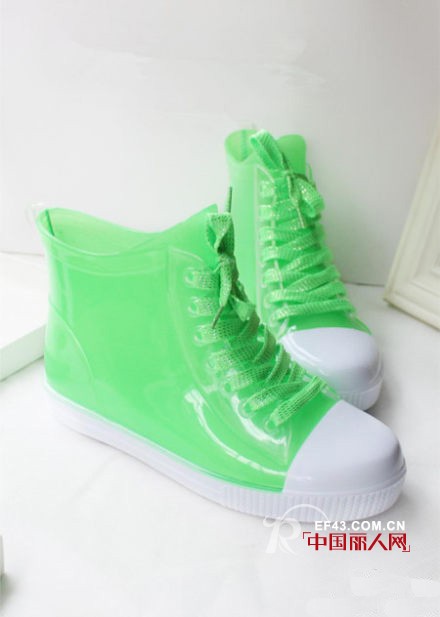 【雨鞋】下雨天穿什么鞋子 雨季适合的鞋子 雨天最聪明的选择