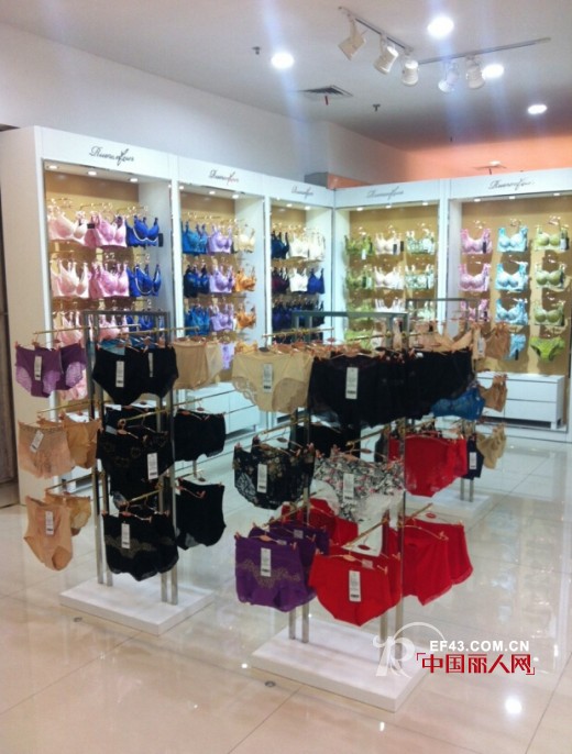 若然菲儿内衣广西南宁永凯百货店,广西灵山专卖店盛大开业