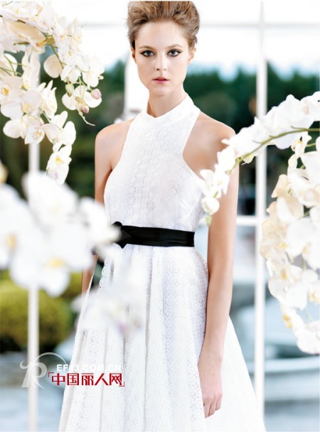 夏日性感露背装 露背连衣裙穿出夏日女神范