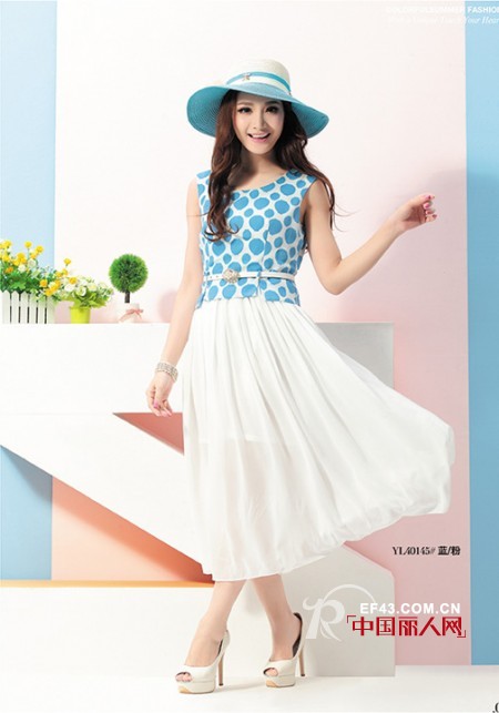 去海边穿什么裙子合适 雪纺裙搭配什么帽子好