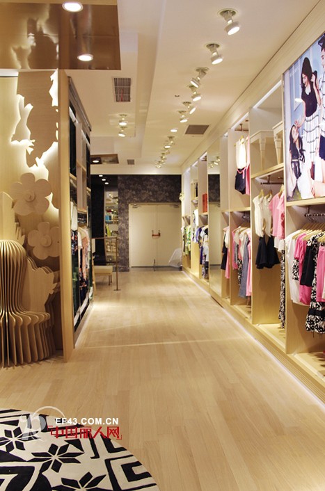 婉甸落户中国最大Mall--上海环球港