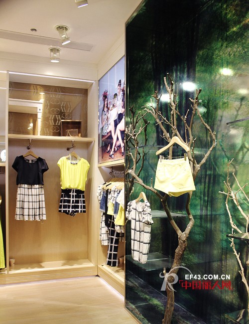 婉甸落户中国最大Mall--上海环球港