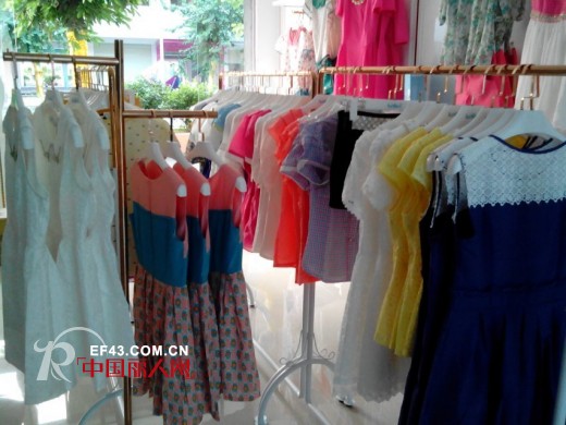 热烈祝贺蓝缇儿女装深圳龙岗坪山店于6月28号隆重开业