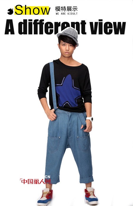 夏天男士波点短袖衬衫怎么搭配 牛仔背带裤搭配什么颜色的上衣