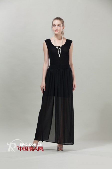 开叉连衣裙搭配 枣红色连衣裙搭配