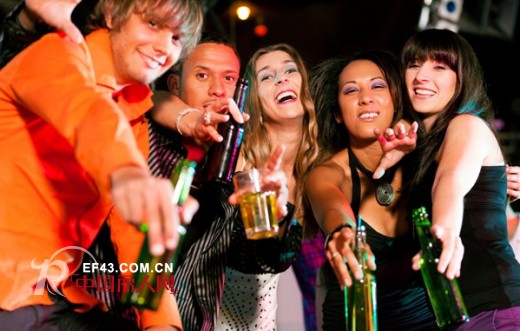 世界杯球吧看球,穿衣有讲究