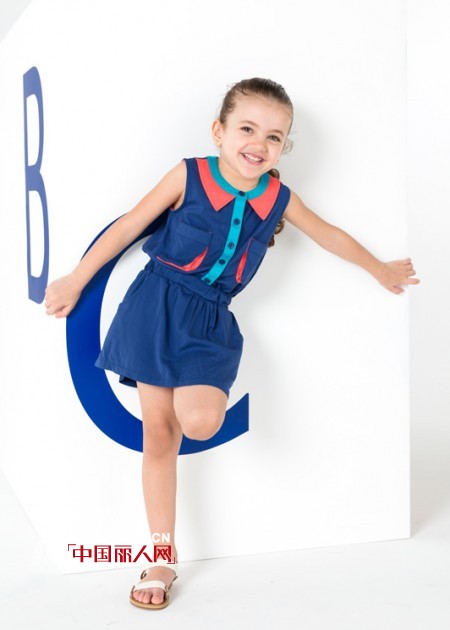 韩版连衣裙搭配 深蓝色连衣裙搭配