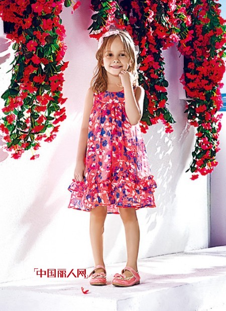 雪纺连衣裙怎么搭配 什么颜色雪纺连衣裙比较个性