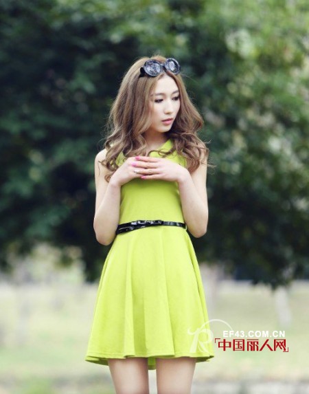 穿什么衣服拍照好看 旅游时穿什么拍照好看