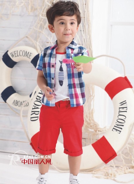 短袖格子衬衫搭配 彩色格子衬衫怎么搭配