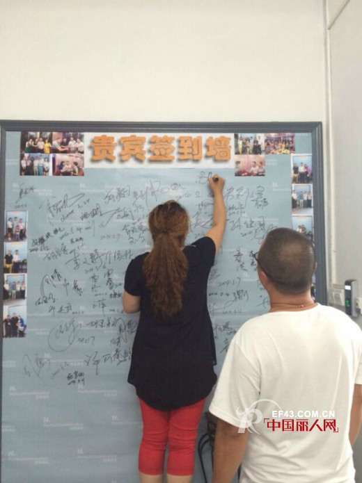 完美组合女装成功签约河北辛集市专卖店