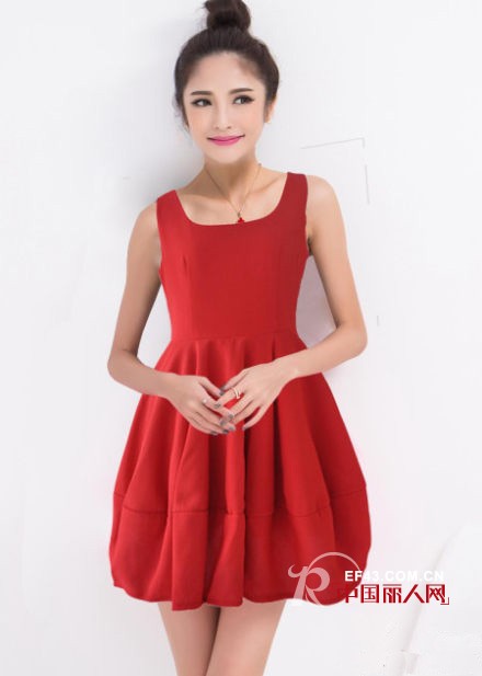 夏天穿红色裙子好看吗 红色裙子搭配 本命年穿什么样的红色连衣裙