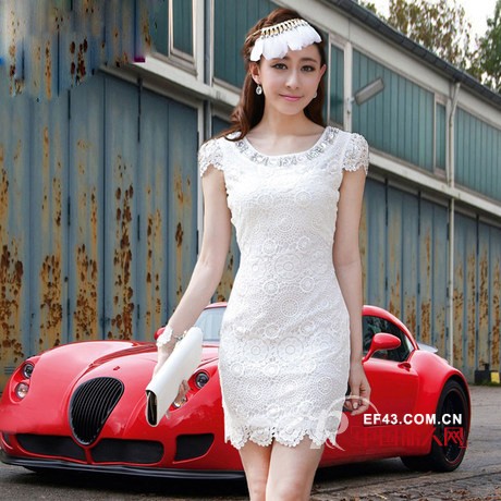 一步裙什么面料的好 蕾丝连衣裙找回优越感 雪纺裙轻盈自然