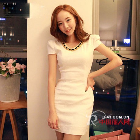 一步裙什么面料的好 蕾丝连衣裙找回优越感 雪纺裙轻盈自然